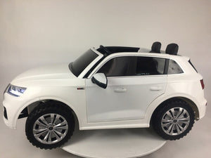 Audi Q5 version 2 places 12 volts ou version 4 moteurs + MP4 deux places